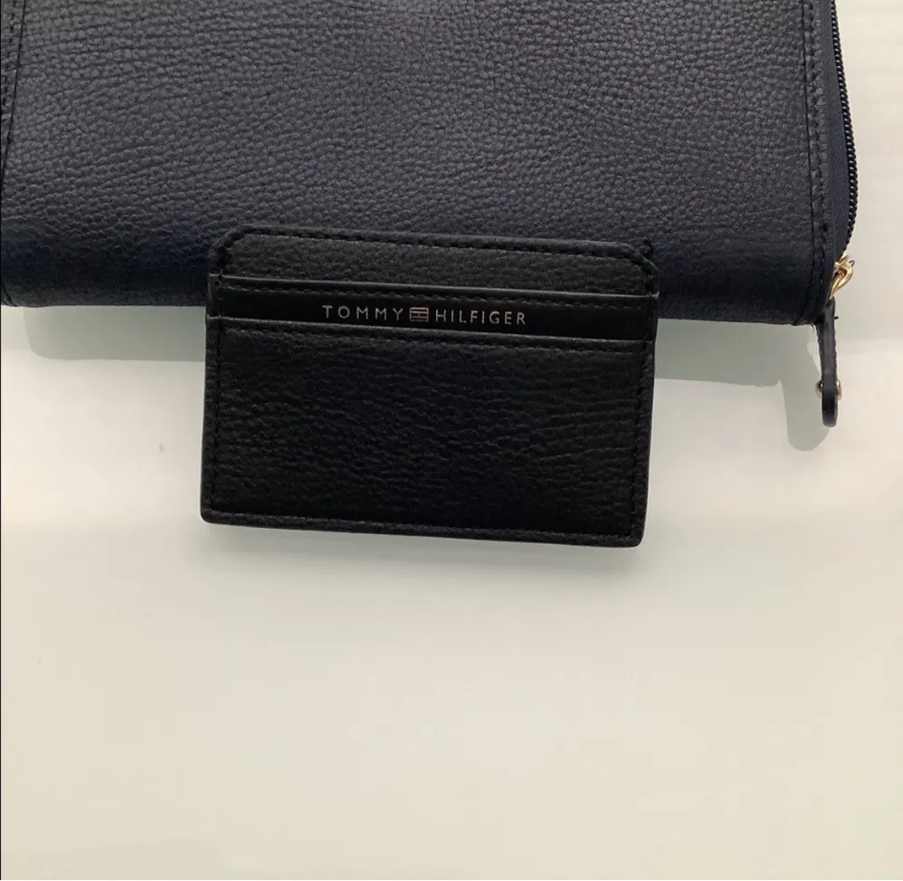 - Tommy Hilfiger  men wallet